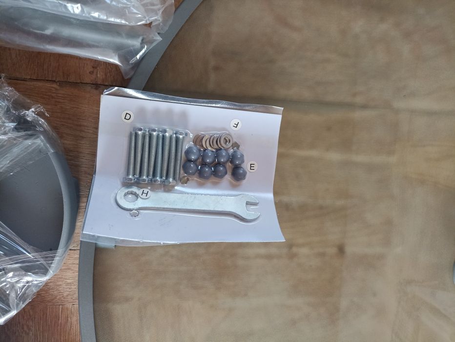 Садовий стіл круглий