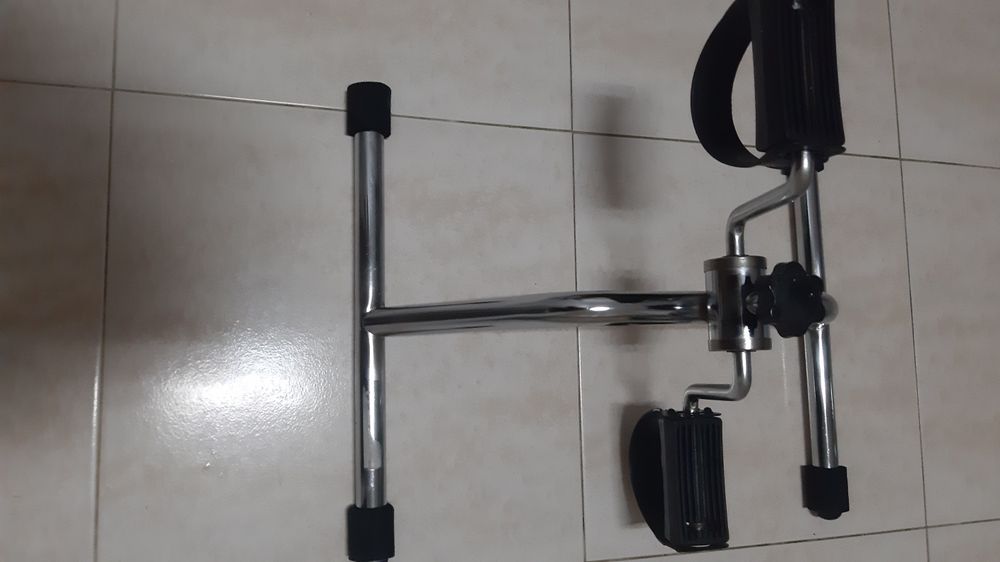 Bicicleta para exercício dos braços e das pernas