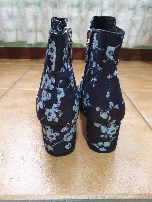 Botins Floridos Bershka