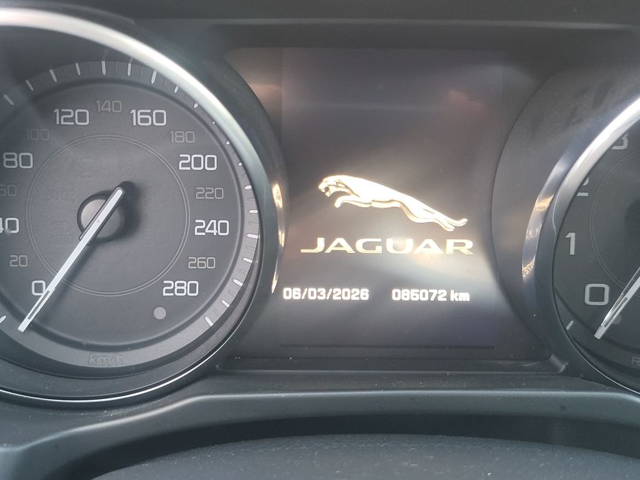 Jaguar XE 2.0 benzyna