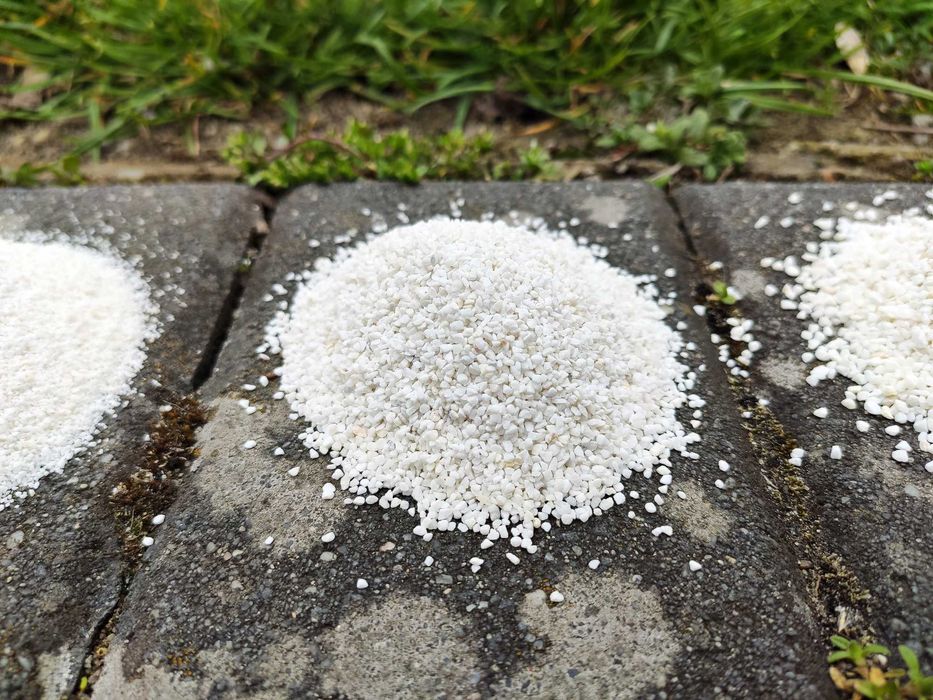 Biały żwirek, piasek dolomitowy do akwarium 1-1,5mm 1kg
