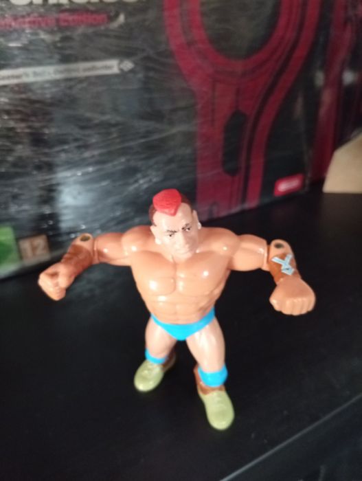 Figura WWF tatanka hasbro