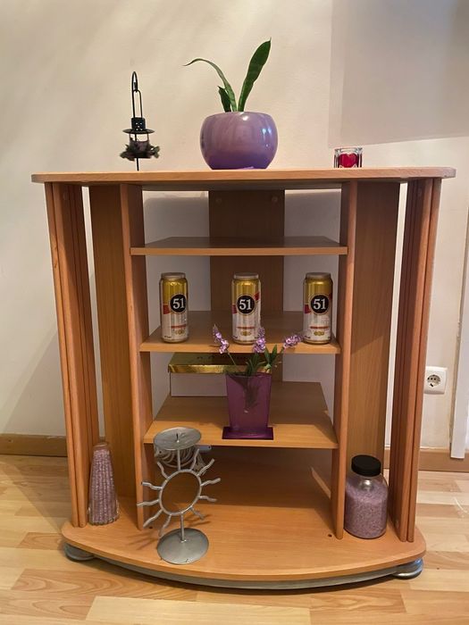 Estante com várias divisórias