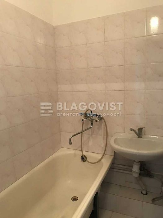 3-к метро Вокзальна-10хв вул.Липківського (Урицького)5 /Мокра