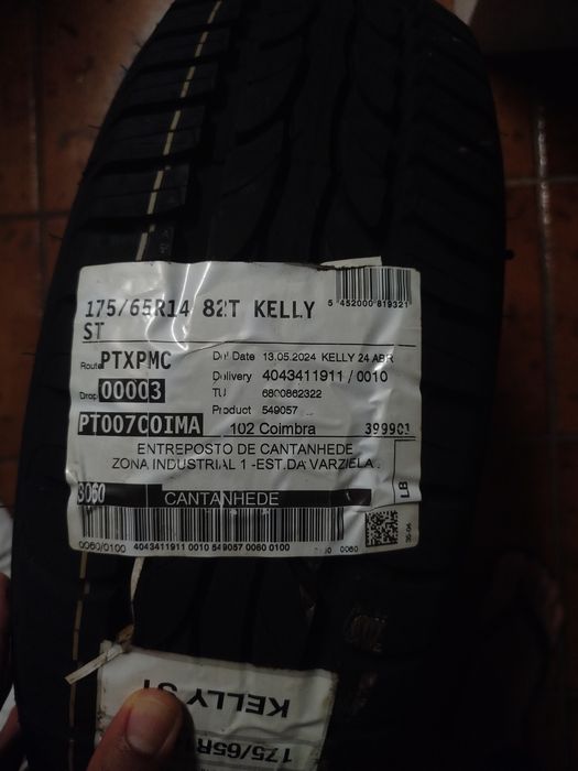Vendo pneu kelly