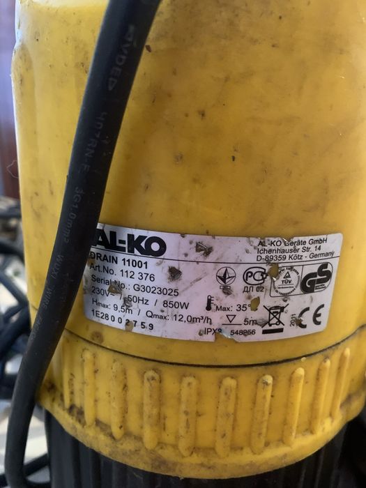 Насос та шланг для відкачування води та поливу