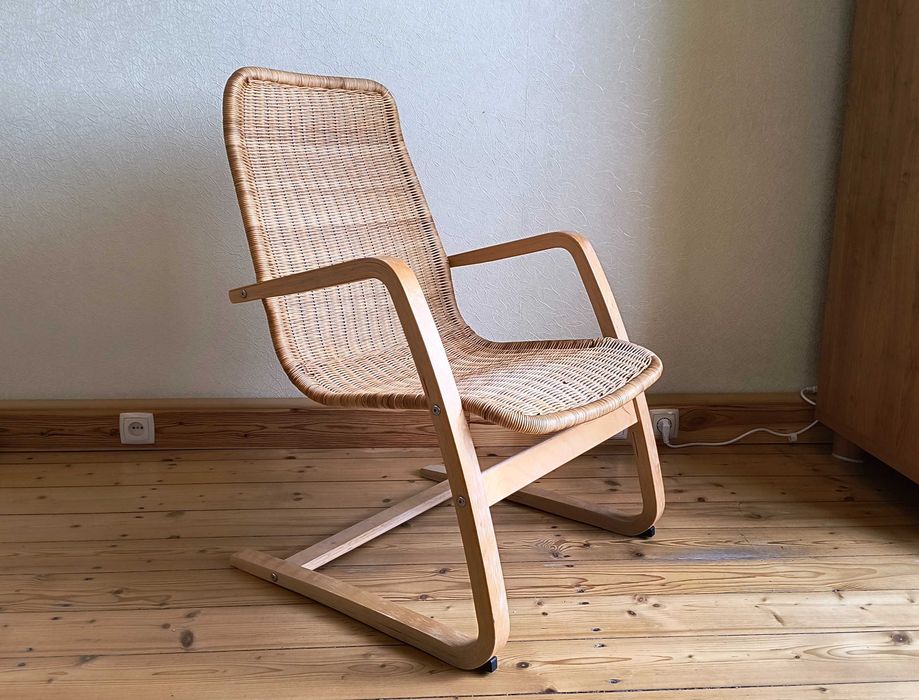 Fotel drewniany z rattanowym siedziskiem ÖLAND, IKEA