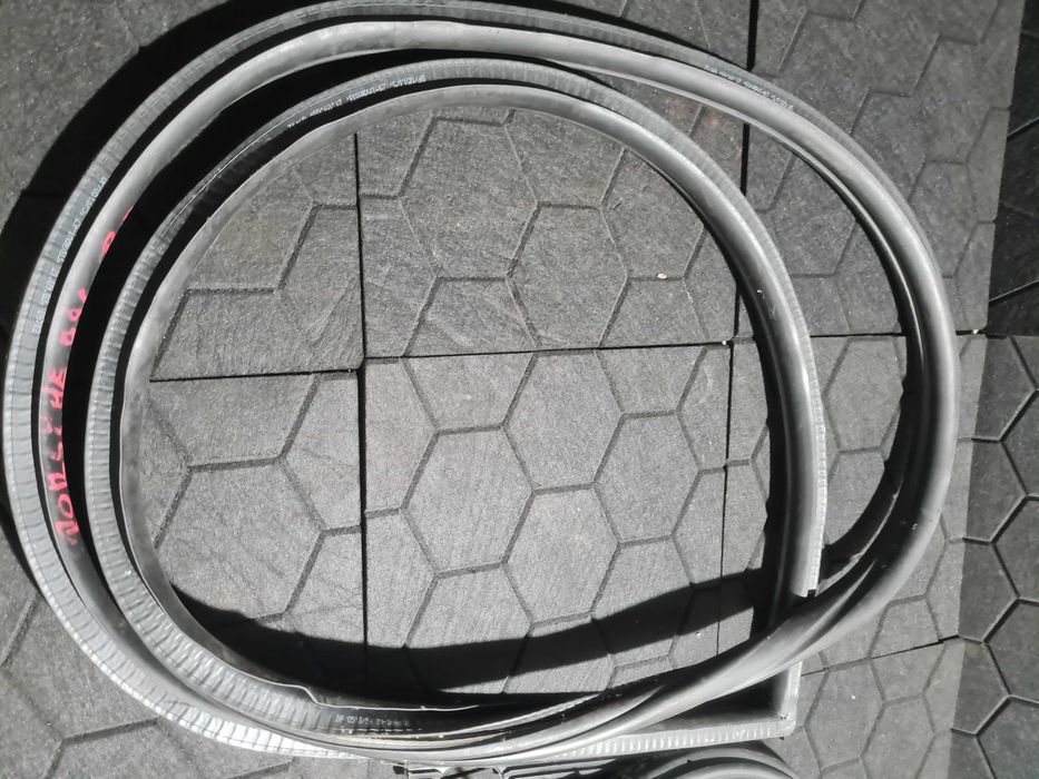 Porsche 911 4S 996 uszczelka karoseryjna przód lewa prawa