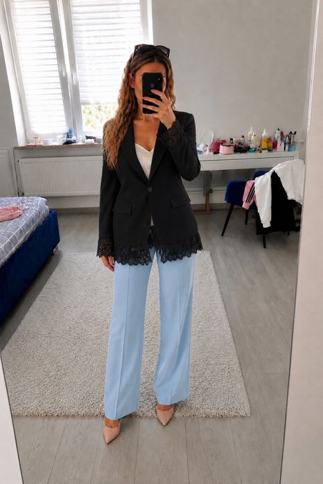 Elegancka czarna marynarka z koronką (M)
