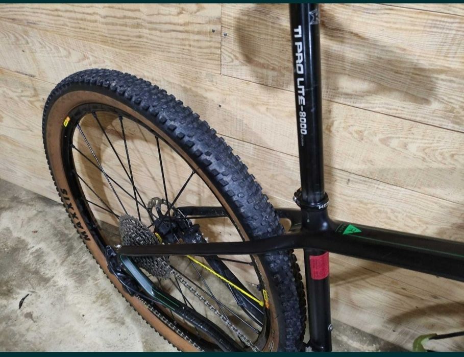 Cube 29 Carbono Tamanho M