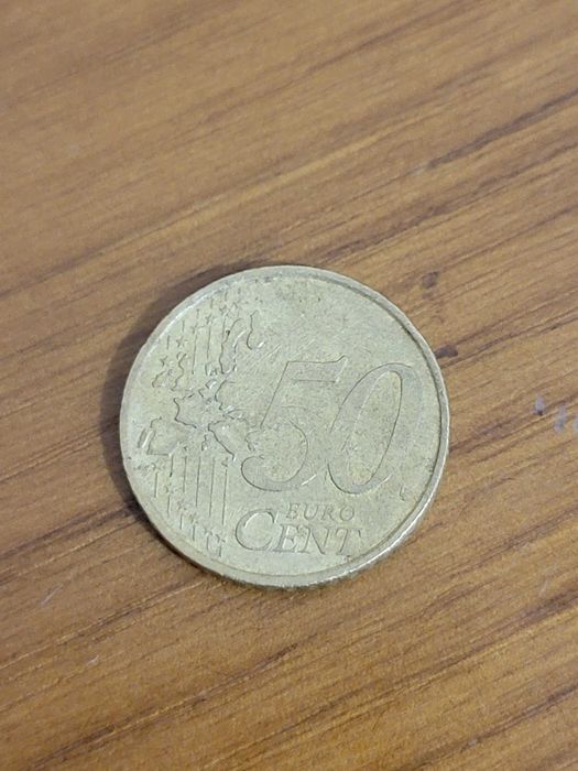 Moeda de 50 cêntimos com defeito na composição do metal
