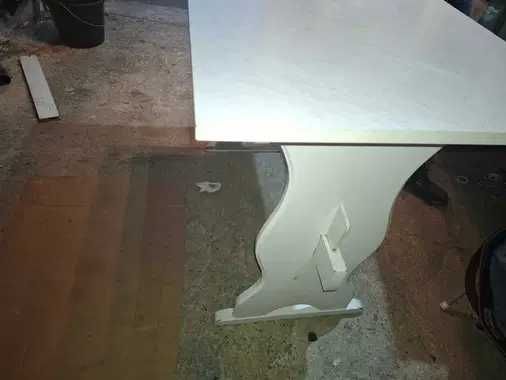 stół kuchenny z drzewa