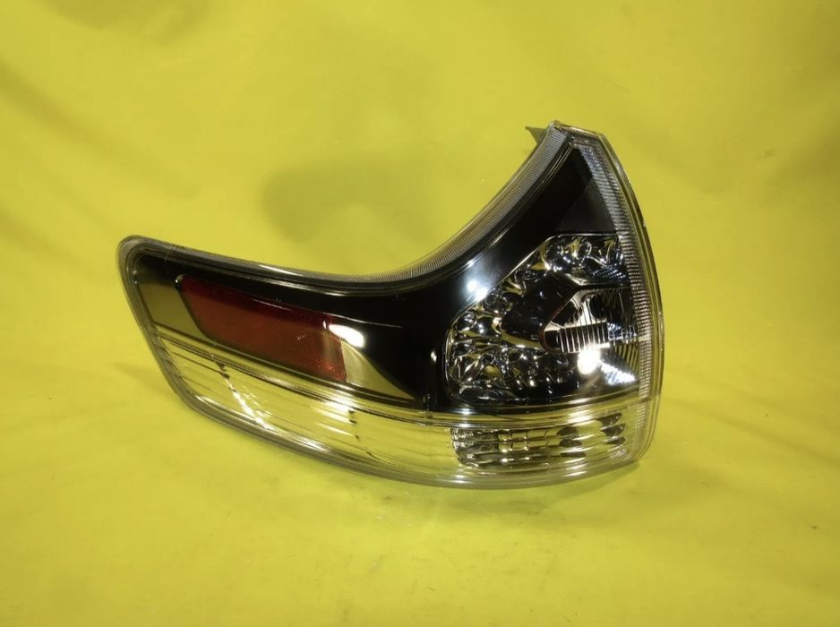 Toyota Sienna лівий фонарь Led