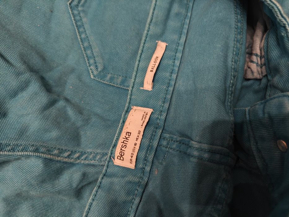 Spodnie jeansowe niebieskie Bershka balloon L 100 % bawełna z dziurami