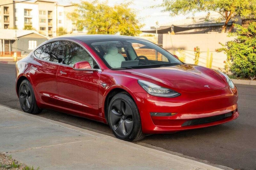Tesla Model 3      2020