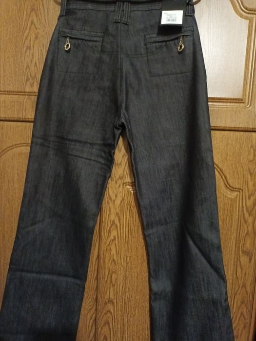 Джинсы  тёплые,комфортные, на флисе, посадка высокая новые