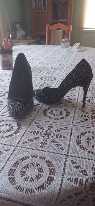 Buty na obcasie.