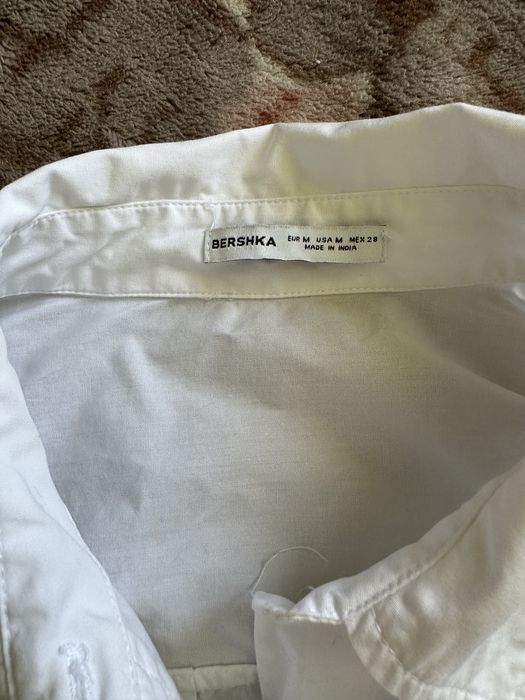 Біла вкорочена рубашка,сорочка від Bershka