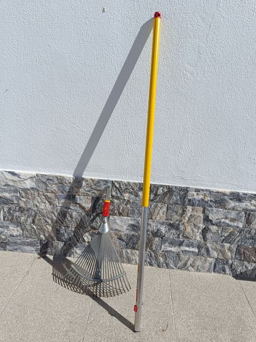 Vassoura Regulável Jardim Outils Wolf (Inclui cabo)