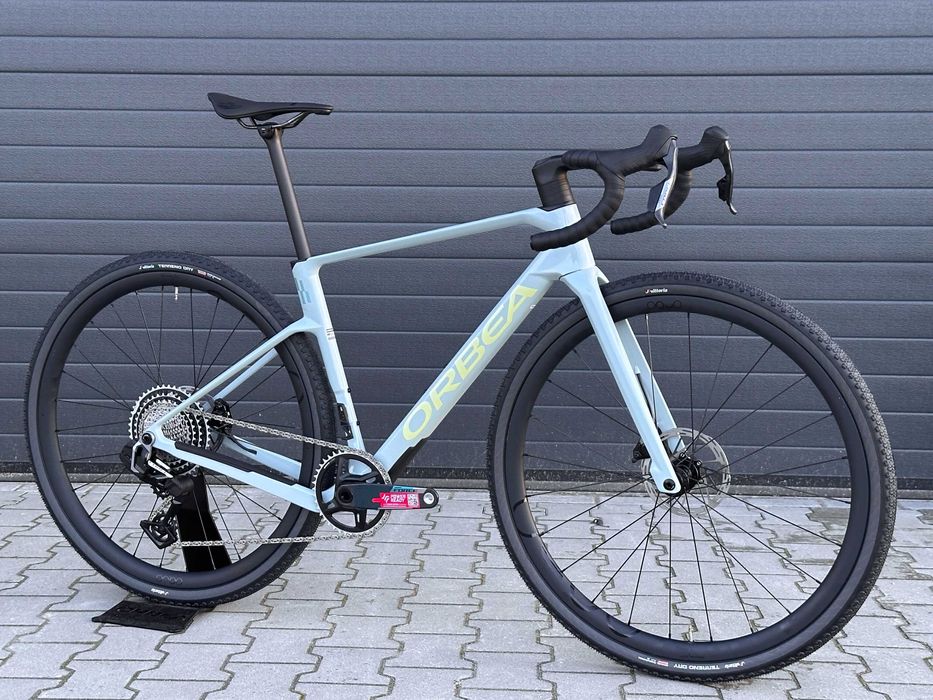 Rower gravelowy Orbea Terra M21e Tanie koła OQUO rc30team S oraz M