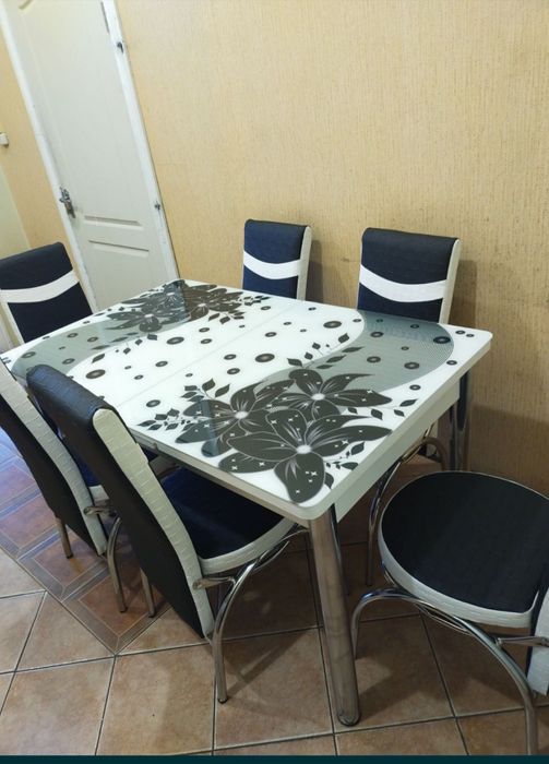 Обеденный раскладной стеклянный кухонный стол со стульями Обідній стіл