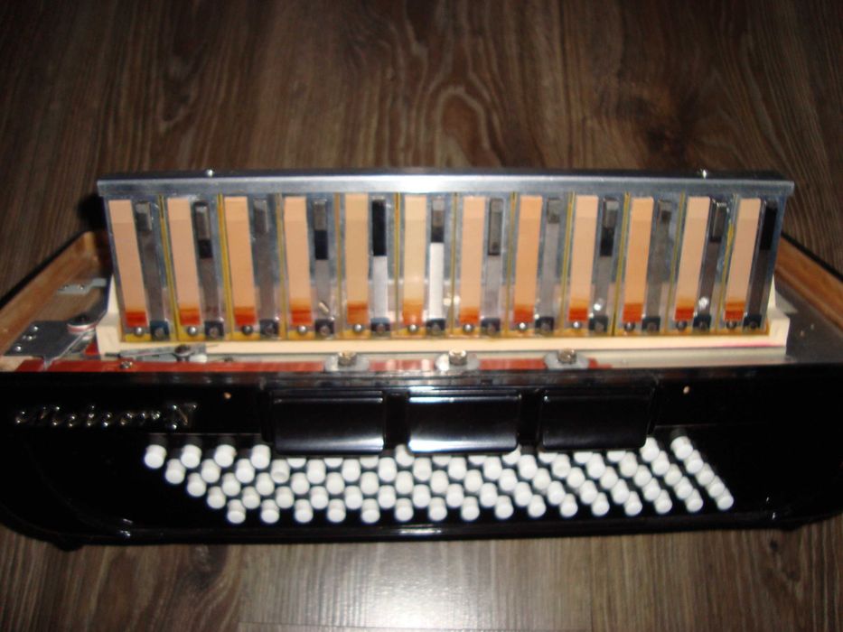 Akorfeon Weltmeister 80 meteor