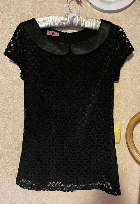 Czarna bluzka damska z koronką