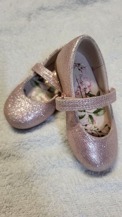 Туфельки на дівчинку