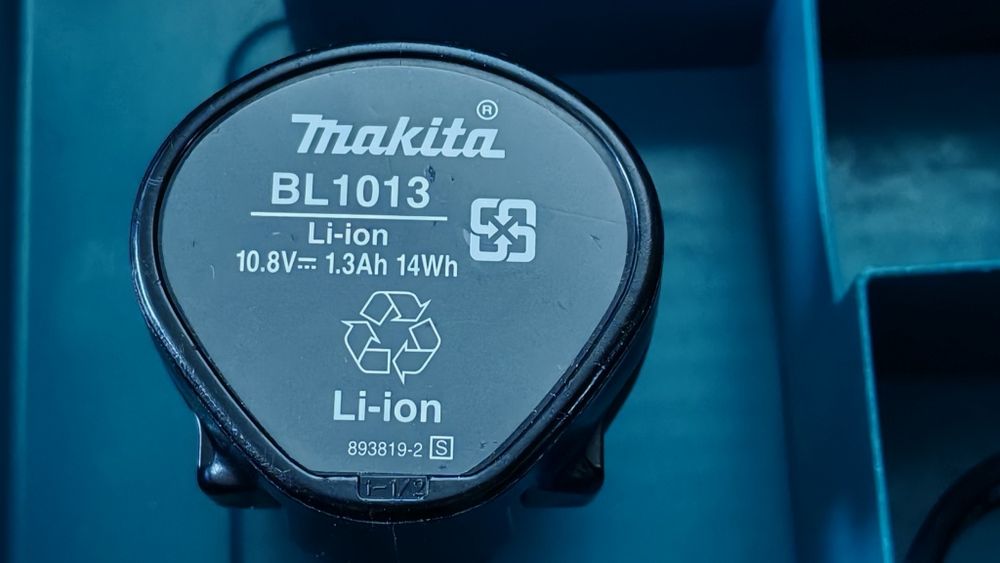 Шуруповерт Makita DF330D полный комплект, оригинал.