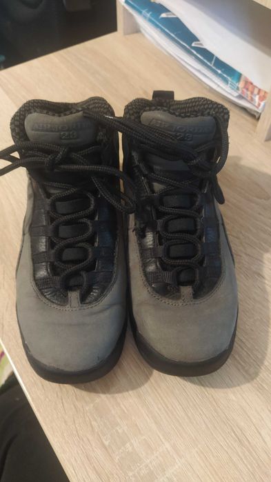 Ботинки Air Jordan р.37,5