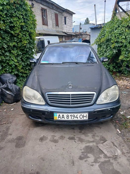 власний автомобіль Мерседес