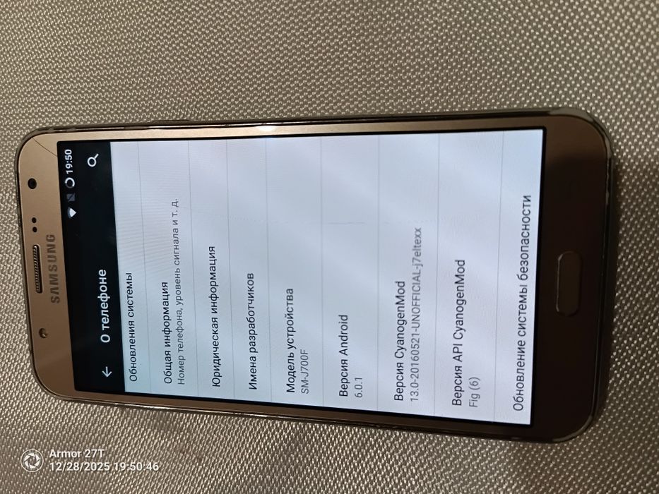 Телефон смартфон Samsung Galaxy J7