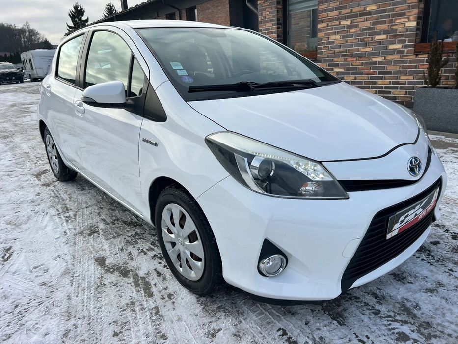 Toyota Yaris 1.5 Hybryda Nawigacja Kamera LED