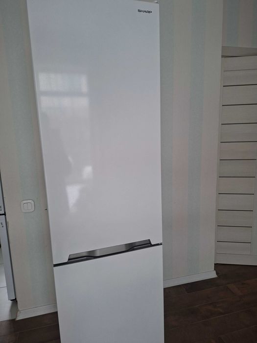 Продам холодильник Sharp б/в