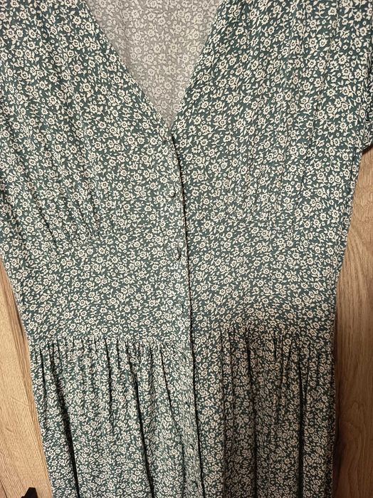 Sukienka midi Cropp w drobne kwiatki / rozmiar XS