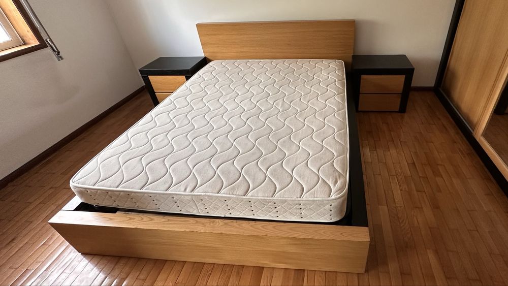 Cama casal 160x200 completa (colchão + estrado) em bom estado