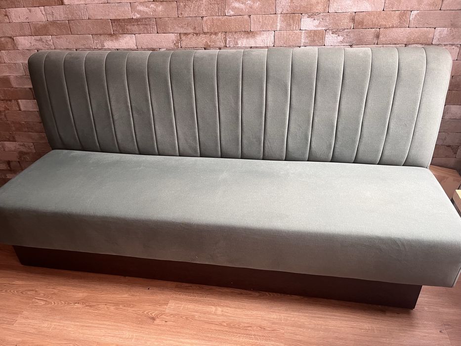 Vendo conjunto de sofa verde e mesa