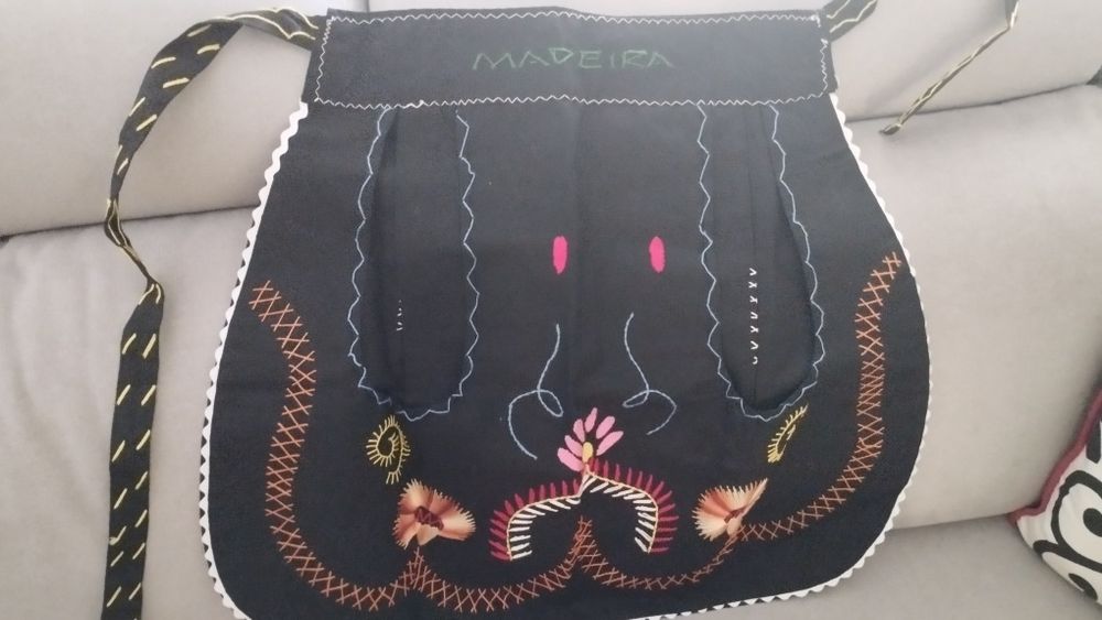 Avental bordado à mão Novo