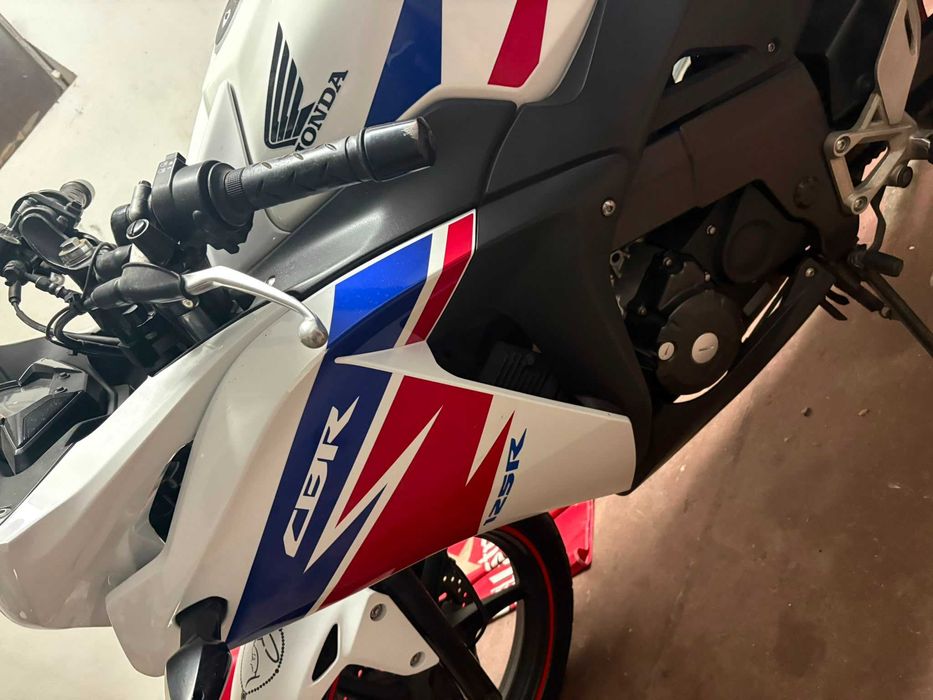 Vendo Honda cbr125r