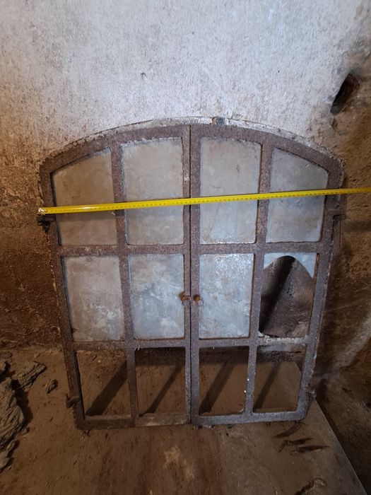 Okno żeliwne stare