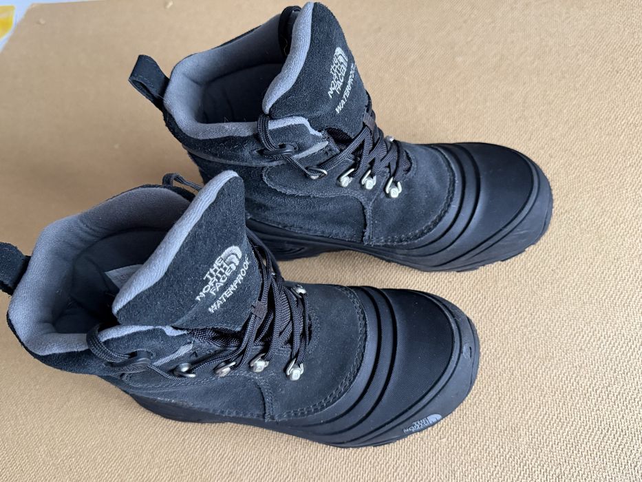 Продам дитячі ботінки у відмінносу стані.