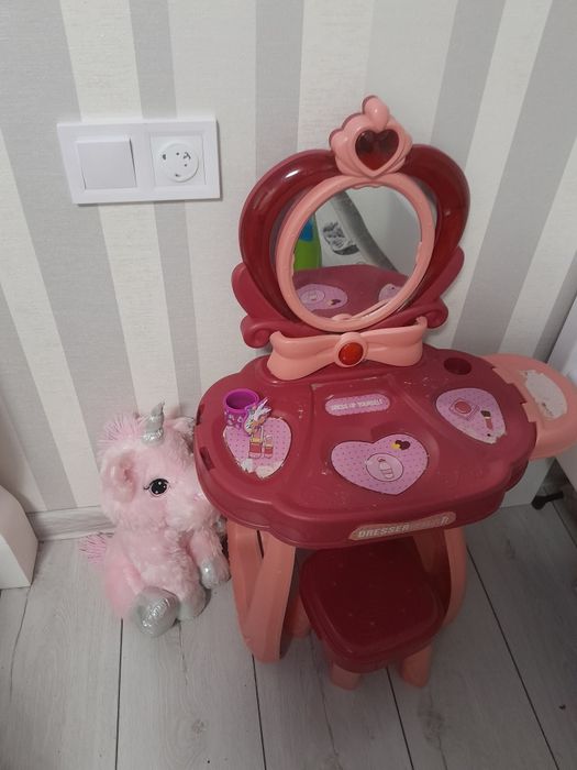 Столик для красоты,для девочки!