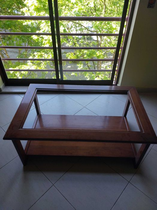 Mesa de centro em madeira maciça