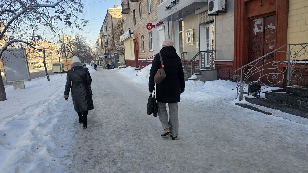 Центр,пр.Перемоги на куті з пр.Миру,площа-68 м.кв,жваве перехрестя.