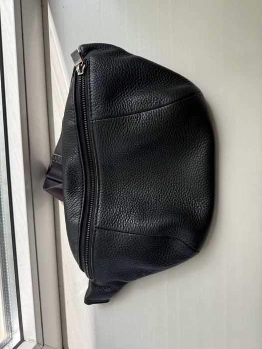 Продам кожанную бананку Vif