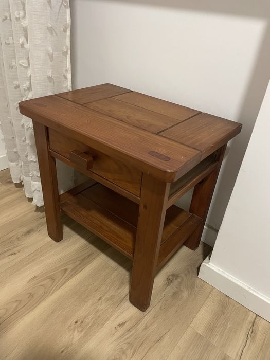 Mesinha cabeceira maçica