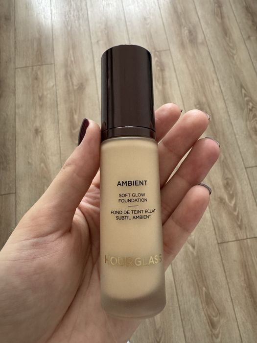 Тональний крем від Hourglass