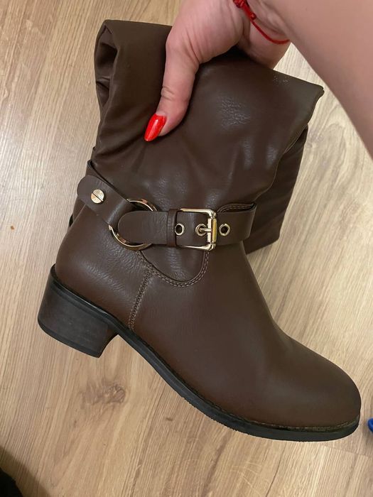 Новые сапоги коричневого цвета, кожа. Фирма.