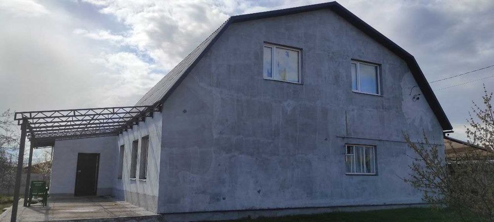 Продам просторий енергоефективний будинок в м.Ізюм.