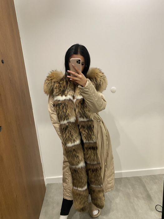 Wyprzedaż Dluga kurtka parka beżowa z futrem naturalnym jenot